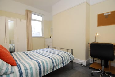 4 bed house, West Hill Road, Mutley, Plymouth, PL47LF - Image 2